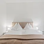Farawayhomes Mautern #11 *